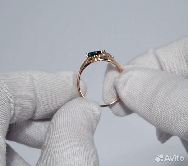 Золотое кольцо с топазами sokolov