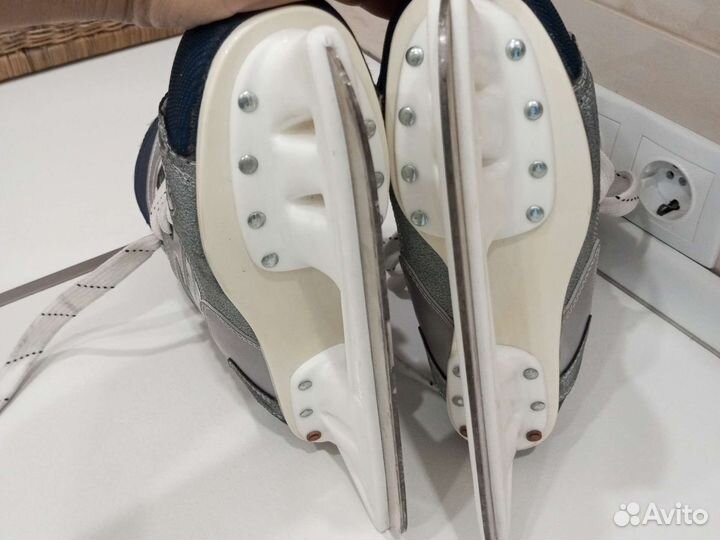 Коньки хоккейные