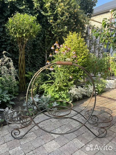 Подставка для цветов металлическая