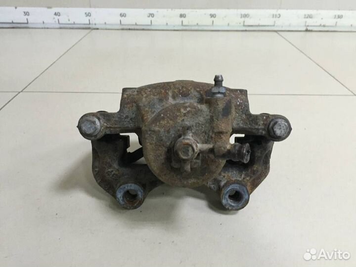 Суппорт передний правый Nissan Maxima A32 1995-2000