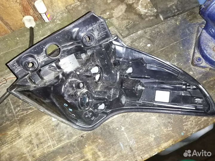 Задний левый фонарь рав4