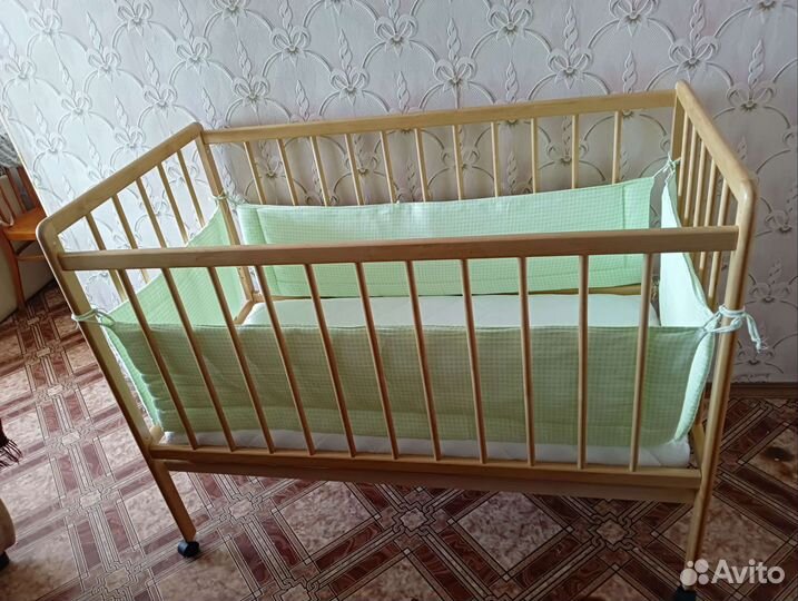 Детская кроватка