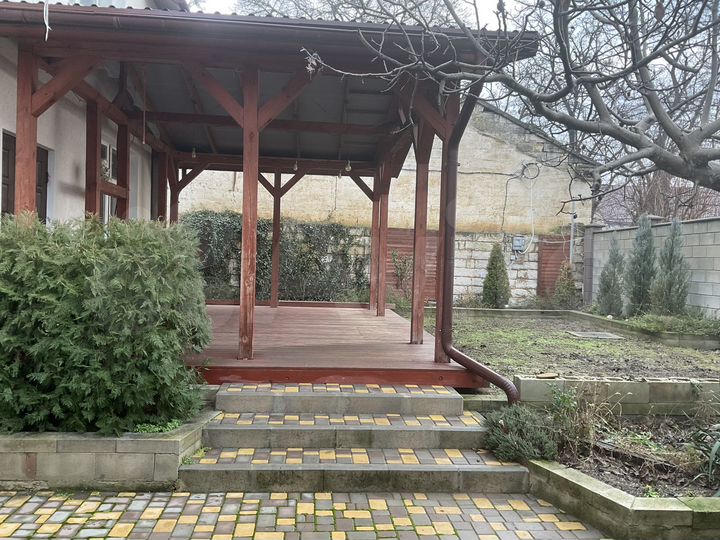 Дом 219 м² на участке 7,4 сот.