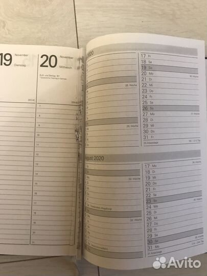 Ежедневник и книга