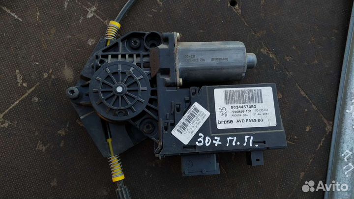 Передний стеклоподъёмник Пежо 307