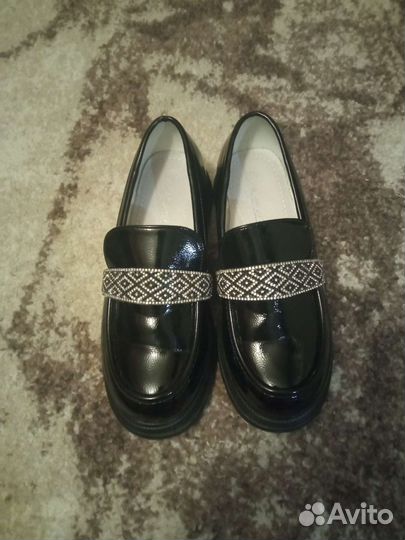 Туфли на девочку 35 размер. Почти новые