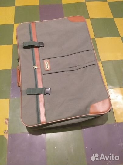 Чемодан на колесах большой