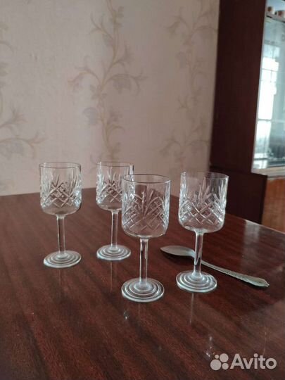 Рюмки фужеры чашки тарелки