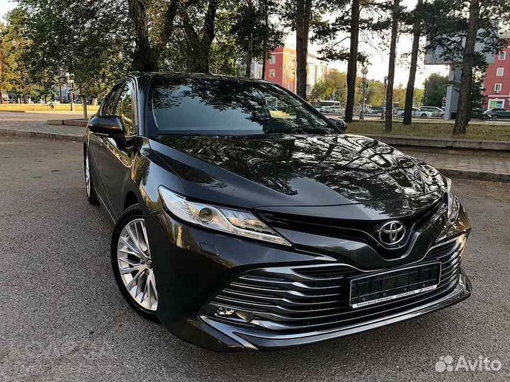 Женский водитель, работа на личном авто