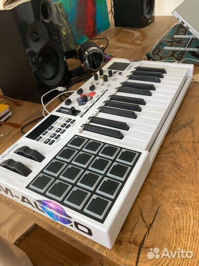 Midi клавиатура M-audio code 25