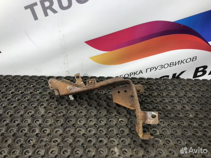 Кронштейн фары правый Volvo FH