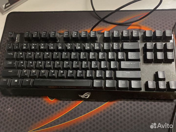 Клавиатура и мышь, коврик, держатель для провода