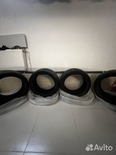 Hankook Winter I'Cept Evo 3 X W330A 275/40 R20 и 315/35 R20