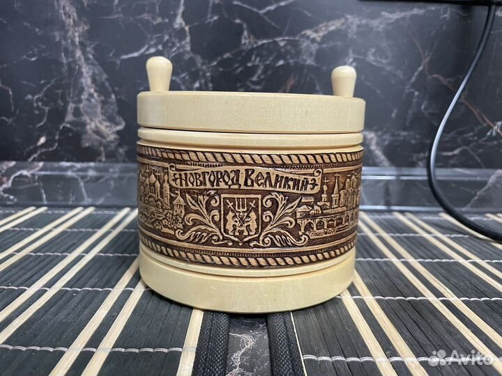 Солонка деревянная с крышкой