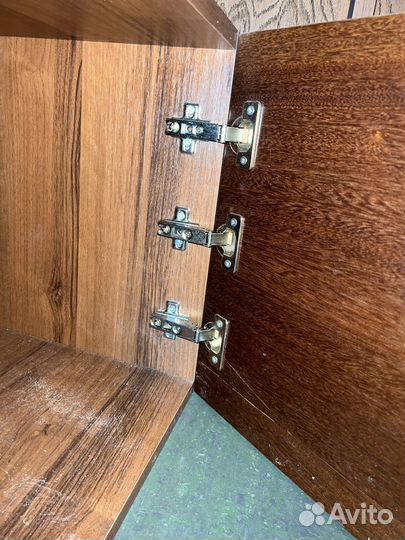 Кухонный навесной шкаф