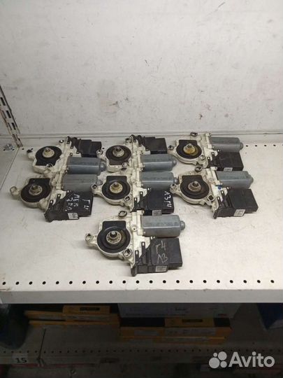 Мотор заднего стеклоподьёмника VW Golf4 2000г