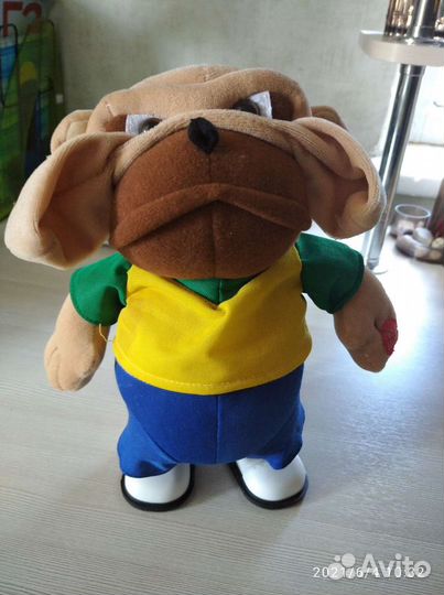 Игрушечная собака на батарейках