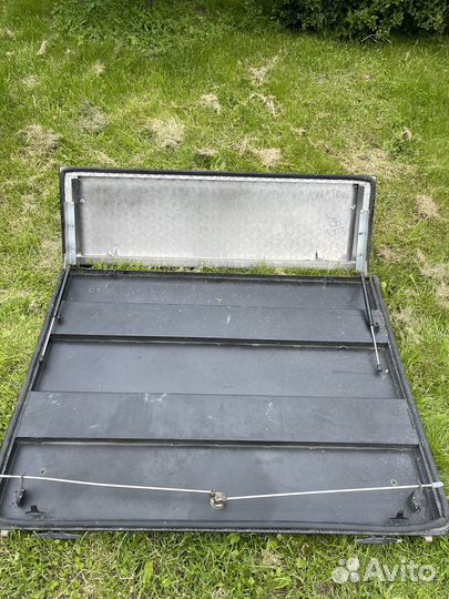 Крышка багажника Triffid tracks