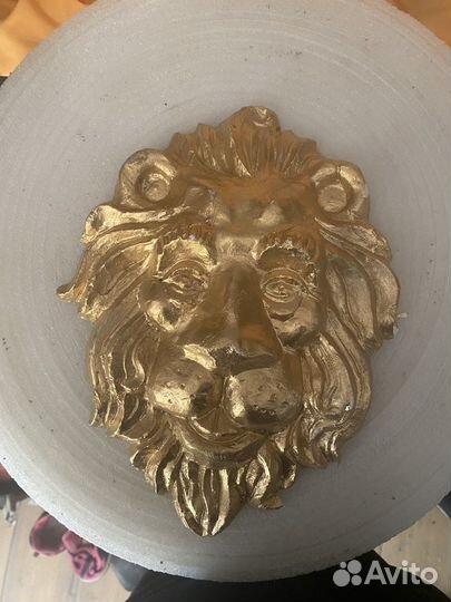 Голова льва из гипса