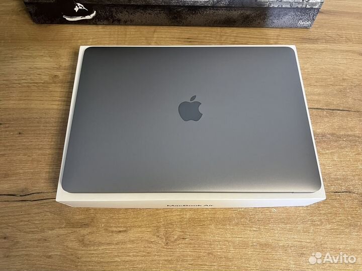 MacBook Air 13 2020 M1 512 gb SSD (8C GPU)