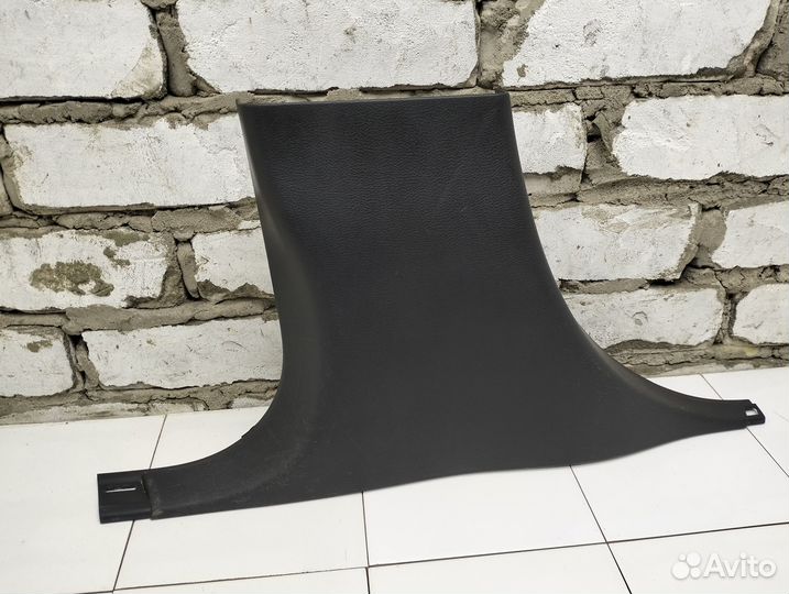 Обшивка стойки средней Grand Cherokee WK2