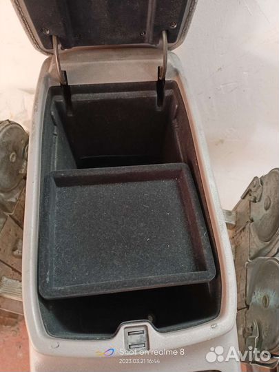 Полка в подлокотник Toyota Mark II