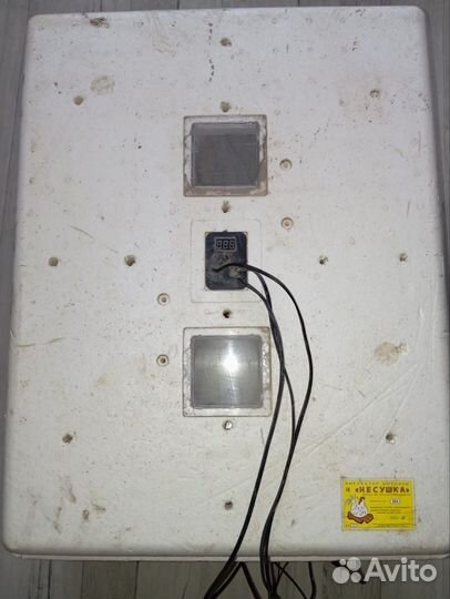 Инкубатор на 104 яйца