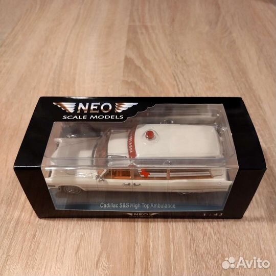 Cadillac ambulance NEO 1:43