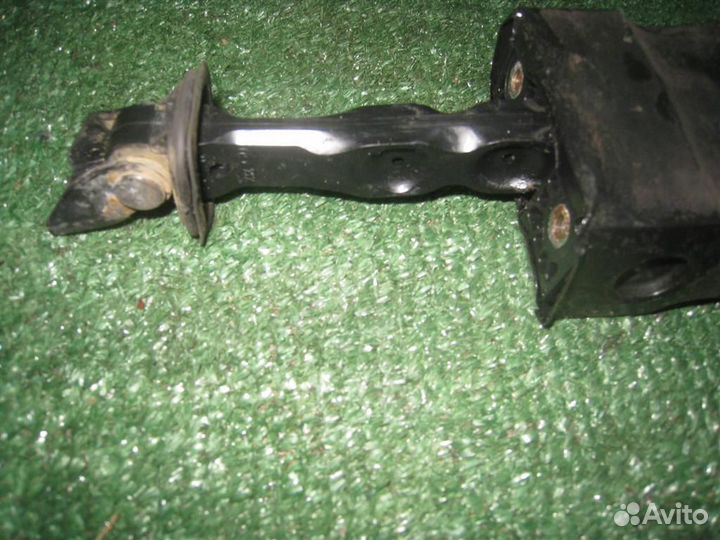 Ограничитель двери передней правой Skoda Fabia 5J