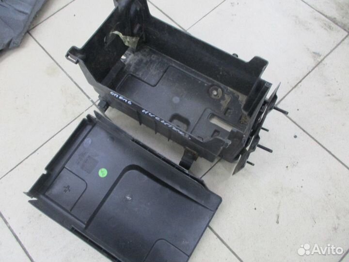 Корпус акб Опель Инсигния 1