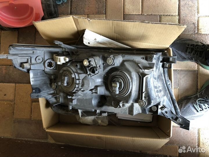 Фара левая+ крыло на toyota land cruiser 200