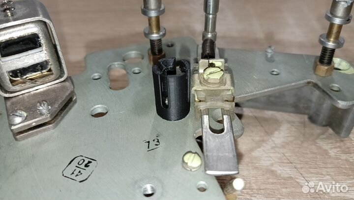 Фиксаторы крышки блока головок Олимп 004