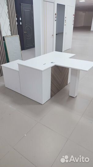 Стол офисный с тумбой