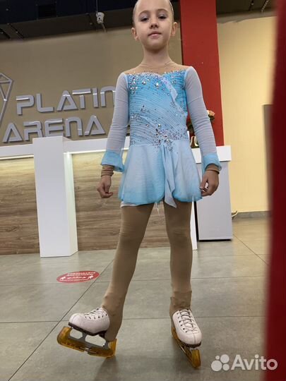 Костюм для выступлений по фигурному катанию