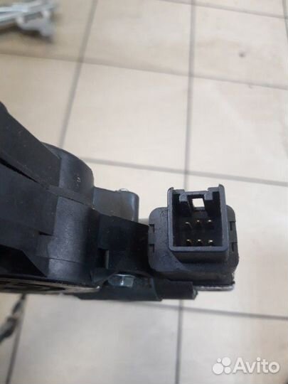 Стеклоподъемник задний правый Mazda Mazda3 BK