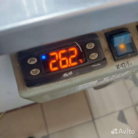 Холодильная витрина бу