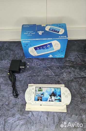 PSP 64GB прошита 200игр