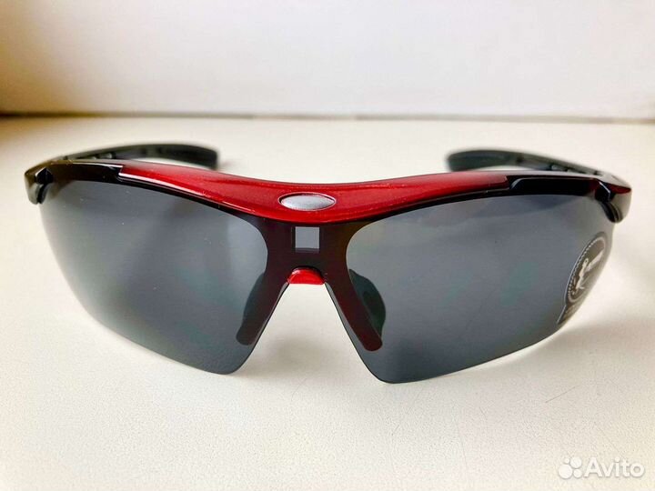Красные спортивные солнцезащитные очки