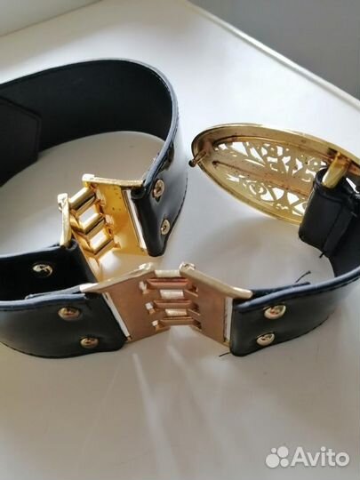 Ремень с шикарной пряжкой и метал деталями