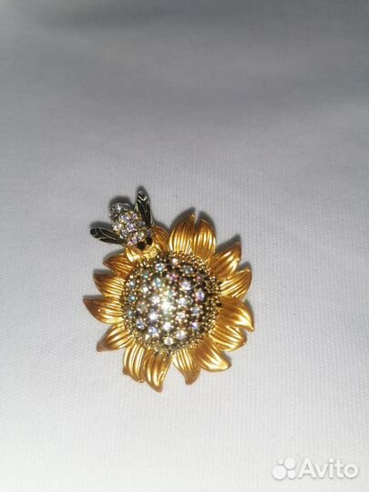 Брошь 