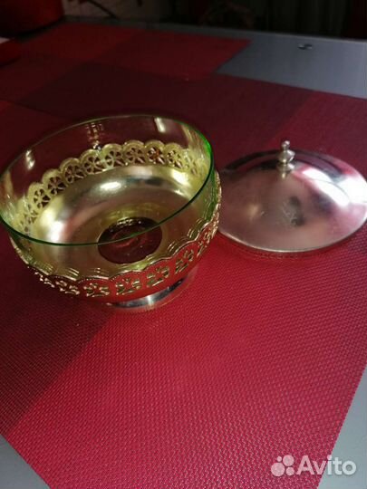 Конфетницу, сахарница