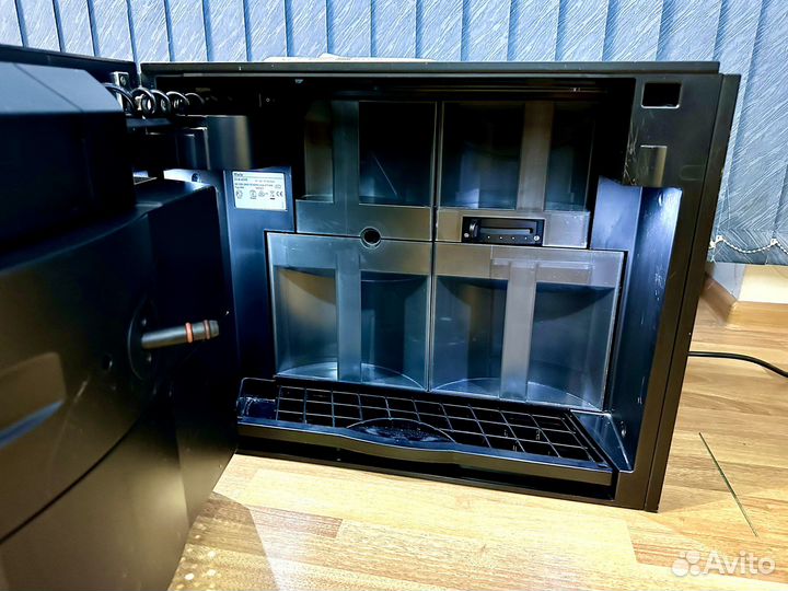 Miele Автоматическая встраиваемая кофемашина
