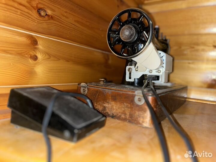 Швейная машина Singer с электроприводом