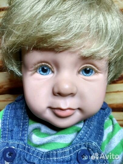 Виниловая коллекционно-игровая кукла от Pat Secris