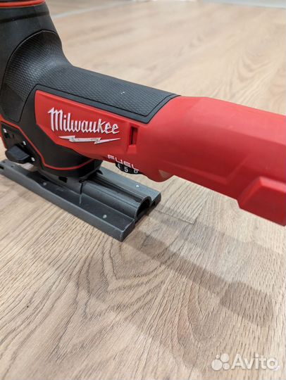 Аккумуляторный лобзик Milwaukee 2737B-20 Fuel