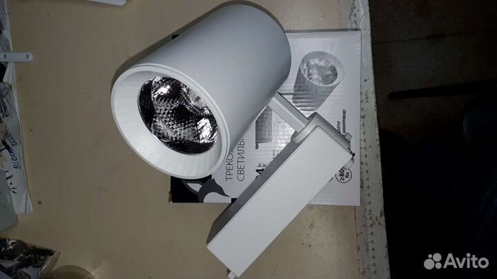 Светодиодный светильник трековый