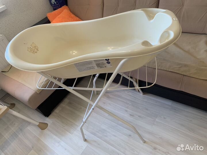 Ванночка для купания с подставкой