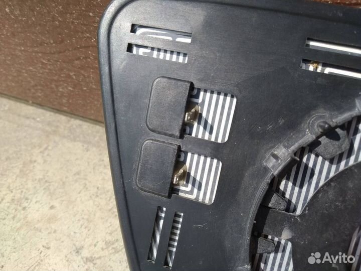 Зеркальный элемент 2170 с обогревом левый Priora