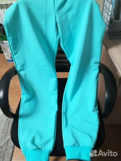 Спортивный женский костюм