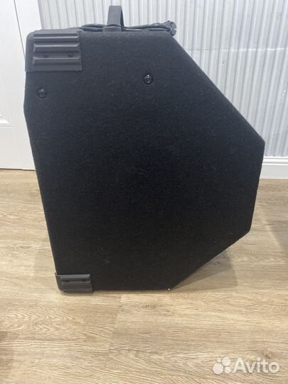 Басовый комбоусилитель